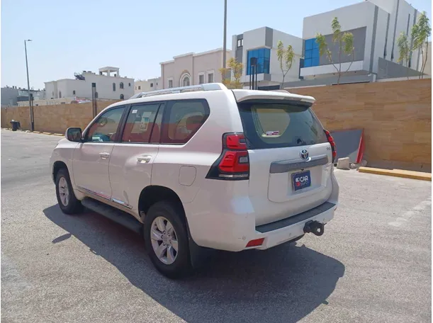 Car image 7