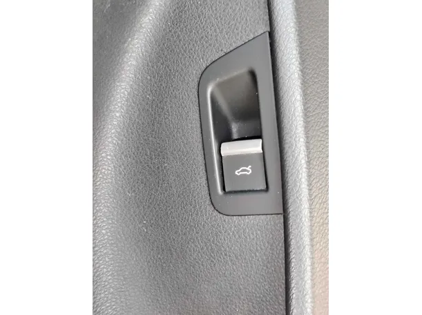 Car image 35