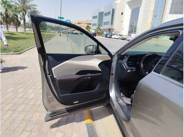 Car image 13
