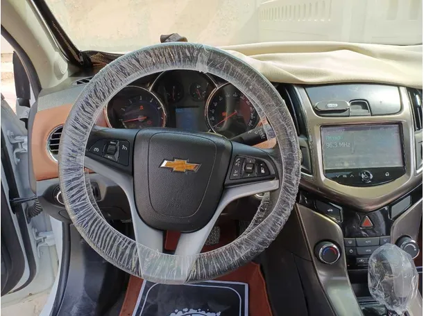 Car image 14