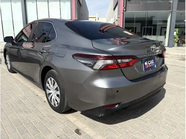 Car image 7