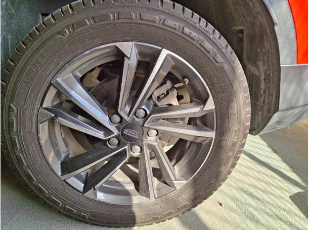 Car image 4