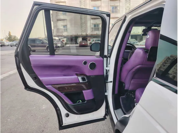 Car image 14