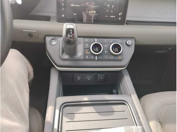 Car image 25