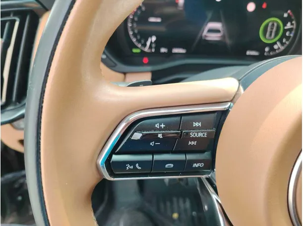 Car image 36