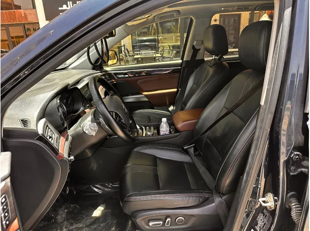 Car image 13