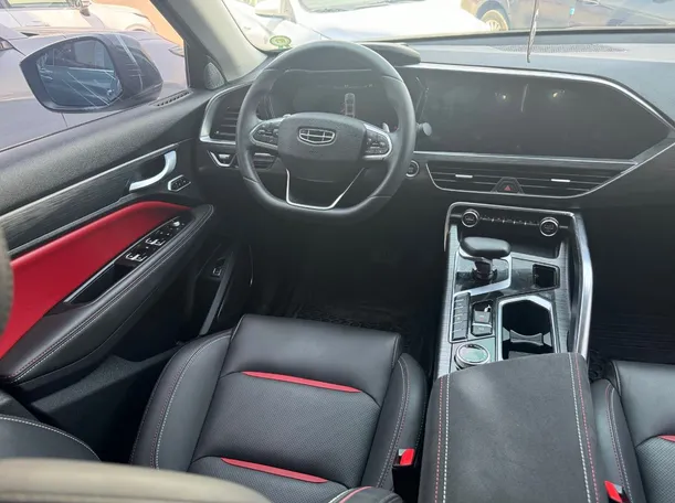 Car image 12