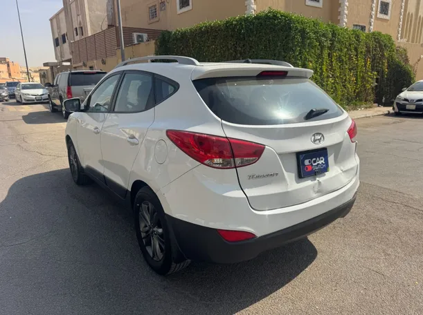 Car image 8