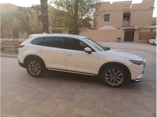 Car image 4