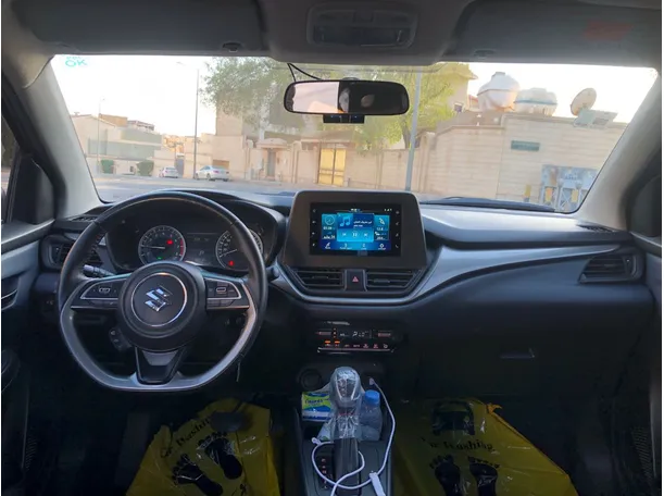 Car image 14