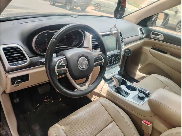 Car image 13