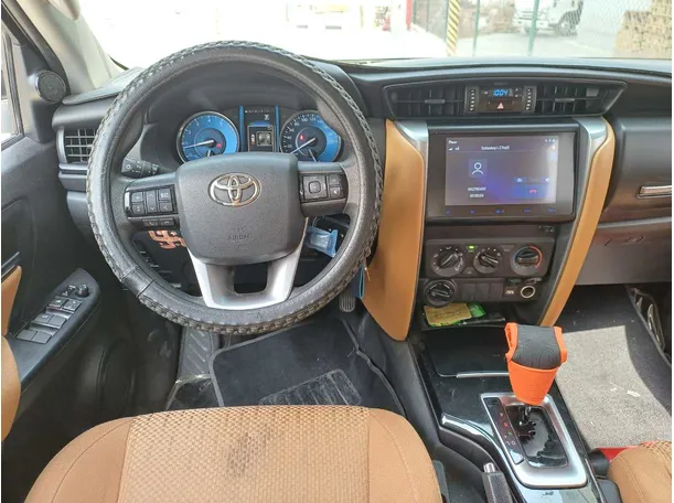 Car image 16