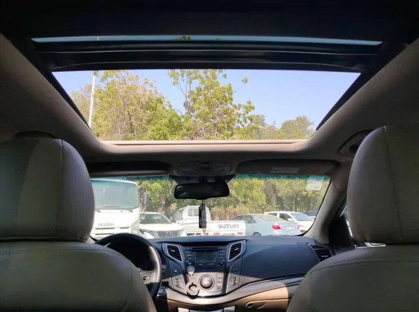Car image 16