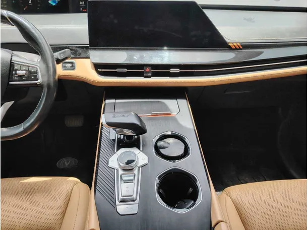 Car image 26