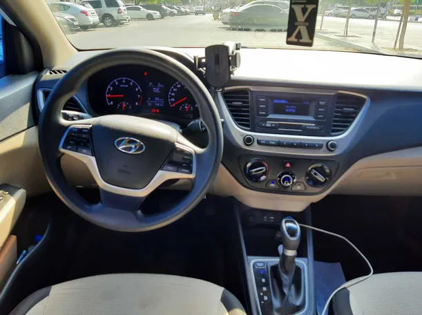 Car image 16