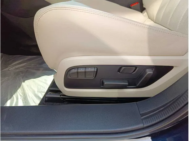 Car image 34
