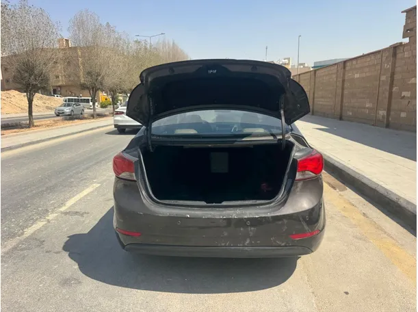 Car image 19