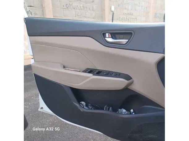 Car image 25