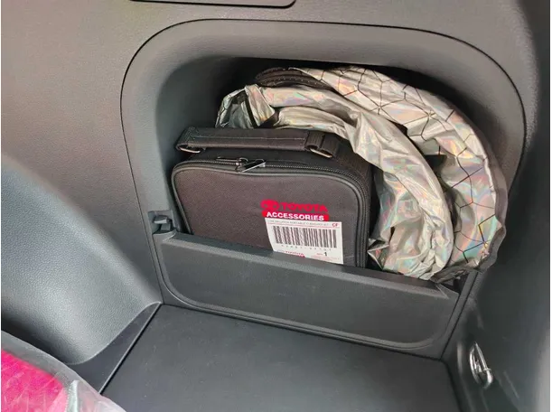 Car image 30