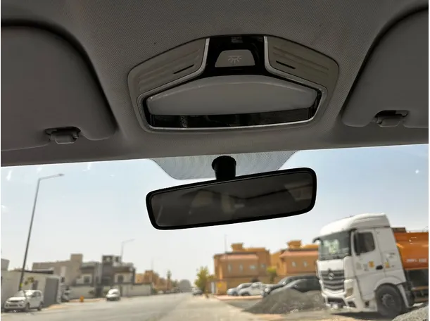 Car image 26