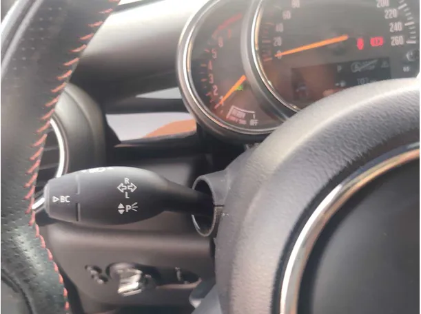 Car image 27