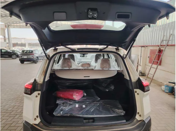 Car image 27