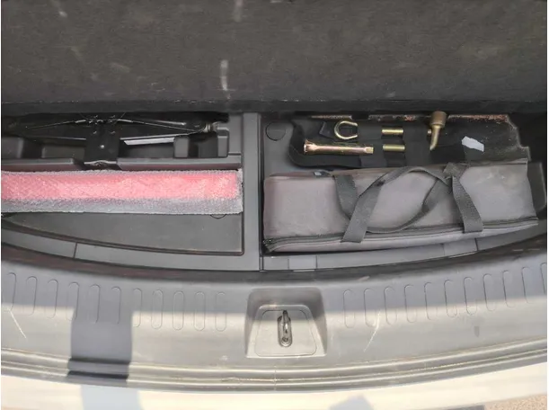 Car image 33