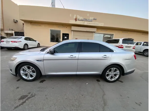 Car image 8