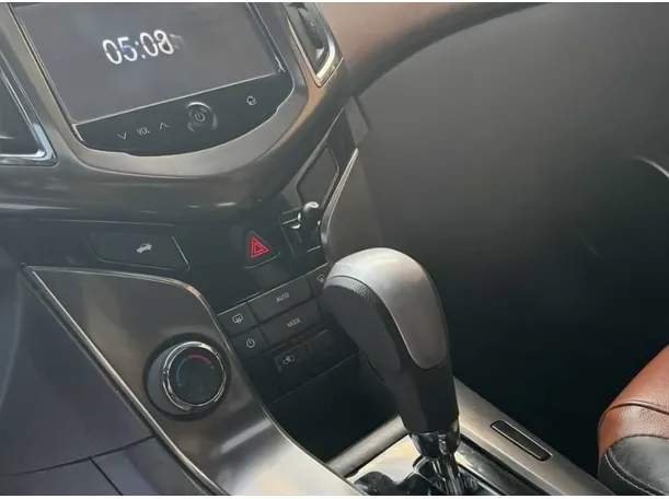 Car image 9