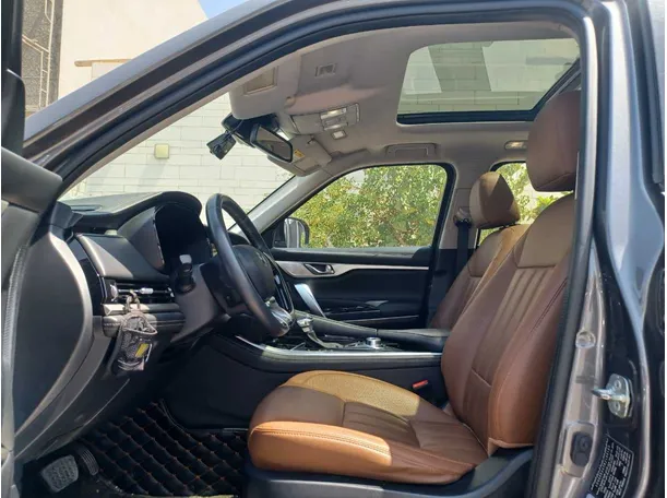 Car image 12