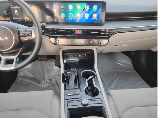 Car image 18
