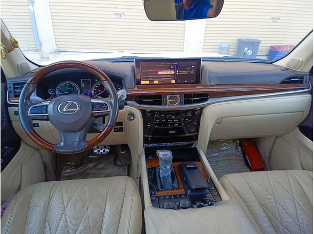 Car image 20