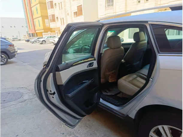 Car image 13