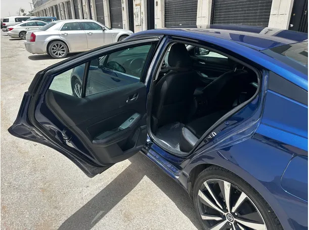 Car image 13