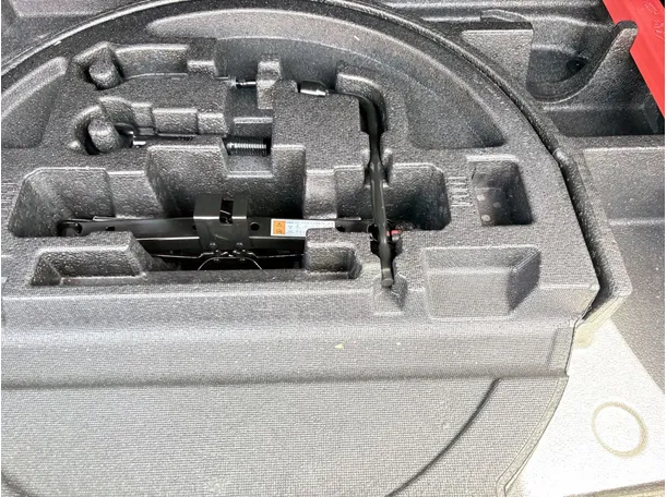 Car image 29