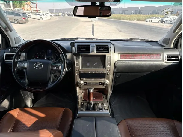 Car image 18