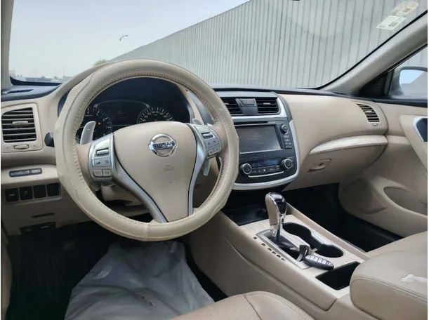 Car image 30