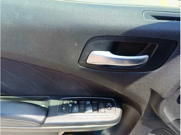 Car image 30