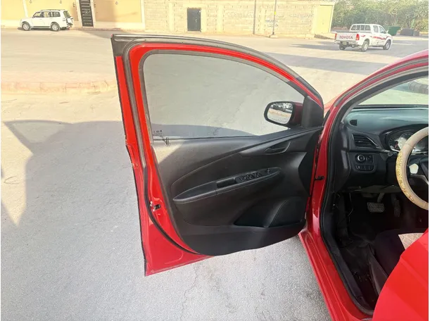 Car image 10