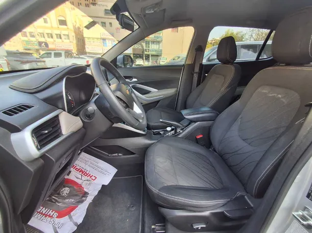 Car image 12