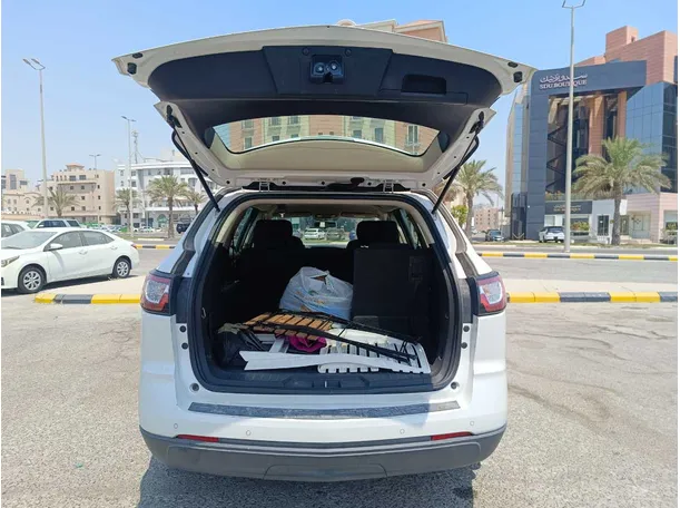Car image 24