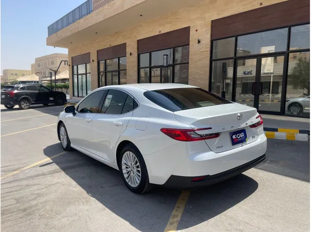 Car image 7