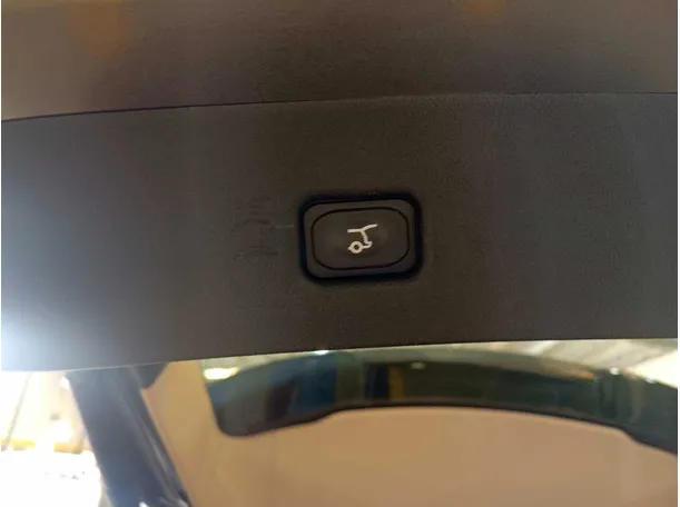 Car image 35
