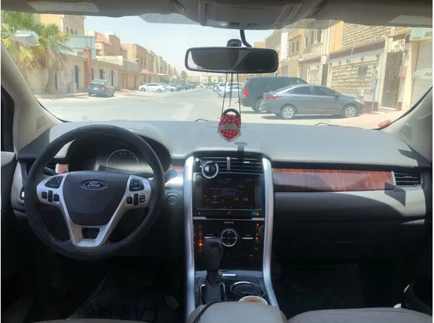 Car image 17