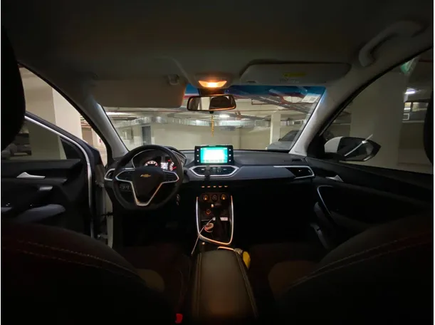 Car image 14