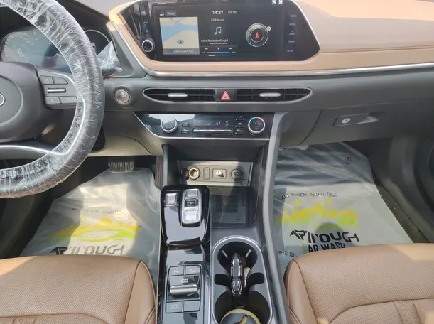 Car image 18