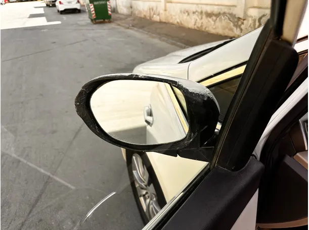 Car image 23