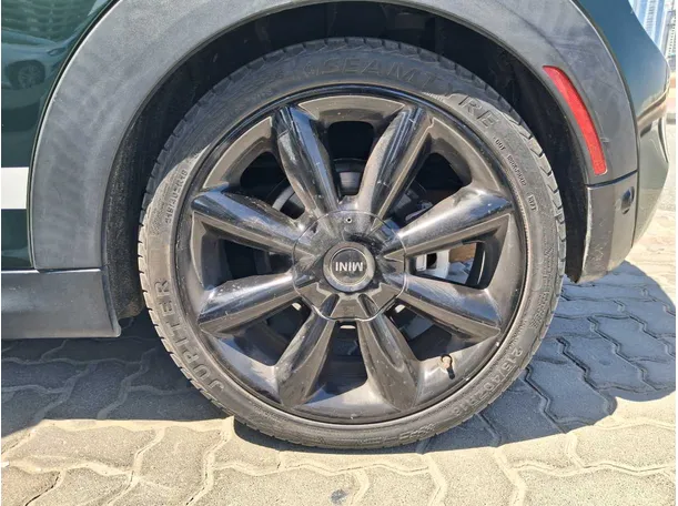 Car image 9