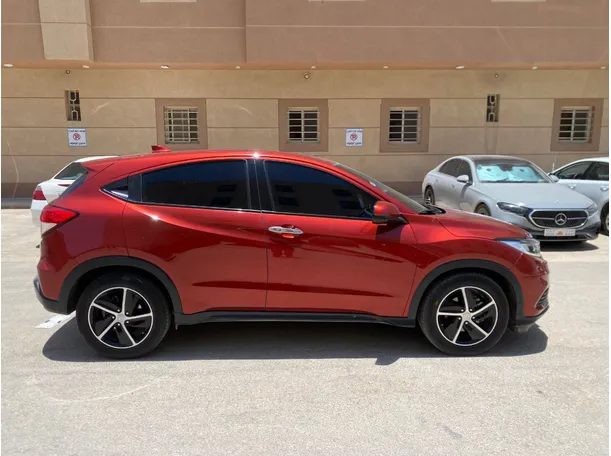 Car image 4