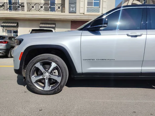 Car image 8